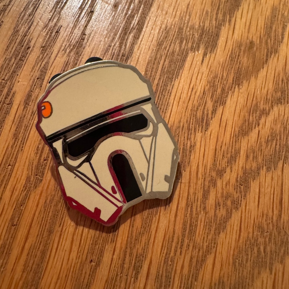 Disney Pins - Star Wars Rogue One Scarif Stormtrooper Helmet 2016